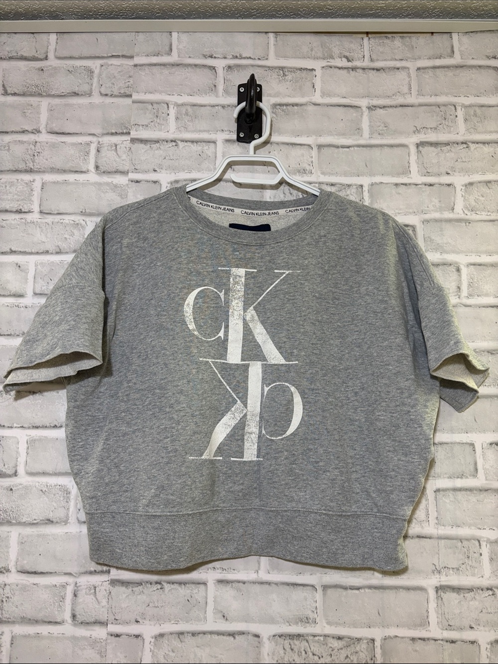 Calvin Klein Jeans Gray Short Sleeve Logo Tee, Medium